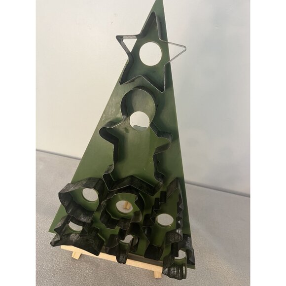 Vintage HOAN Green Christmas Tree Cookie Cutter Stand With 8 Assorted Metal Cutt - Picture 2 of 8